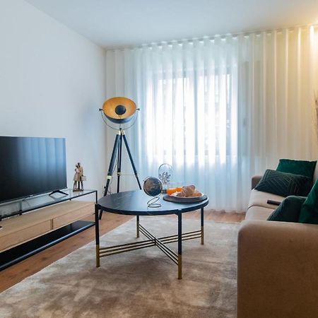 Stunning Apartment W/ Free Parking By Lovelystay Porto Bagian luar foto