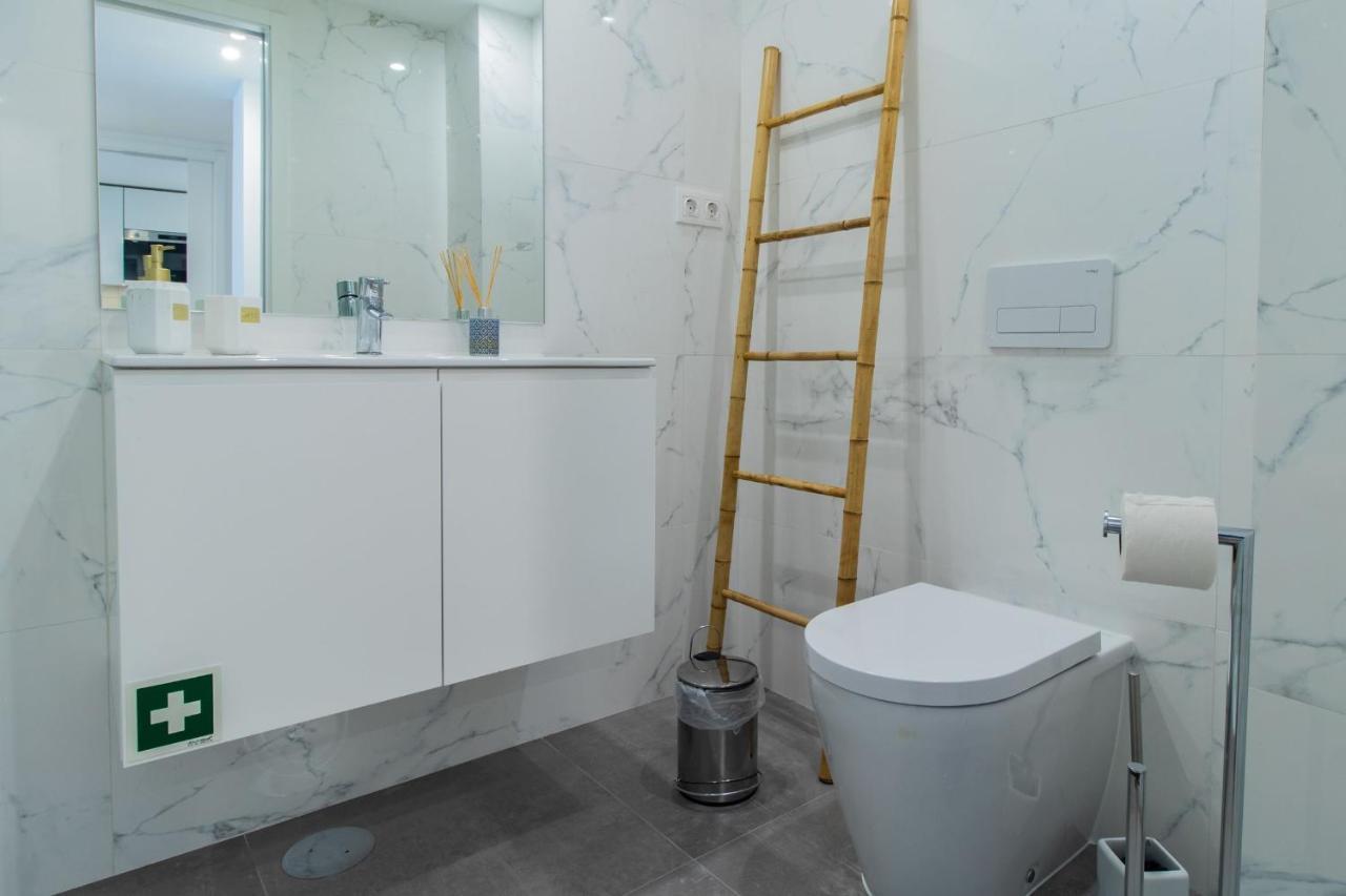Stunning Apartment W/ Free Parking By Lovelystay Porto Bagian luar foto