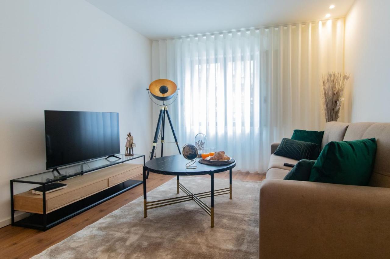 Stunning Apartment W/ Free Parking By Lovelystay Porto Bagian luar foto