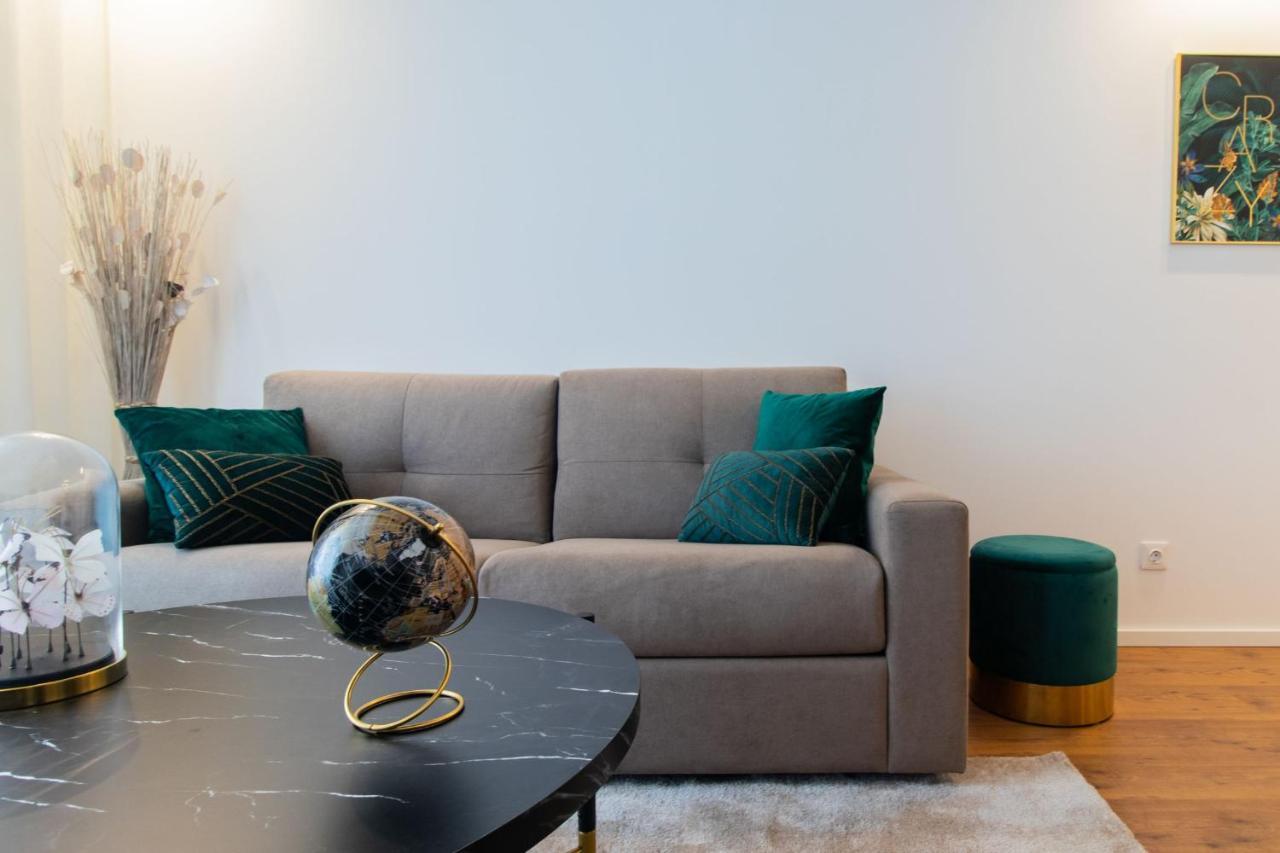 Stunning Apartment W/ Free Parking By Lovelystay Porto Bagian luar foto