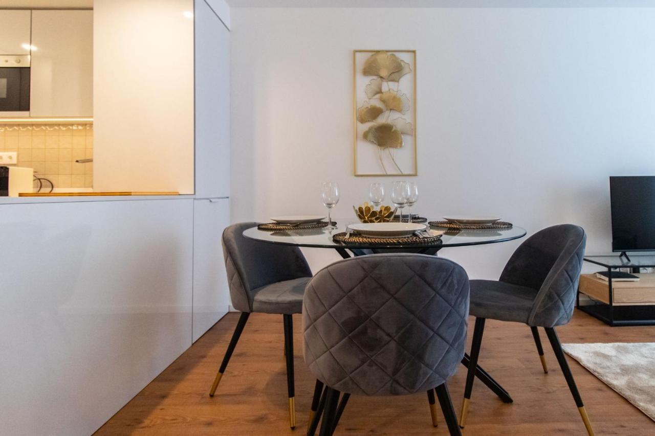 Stunning Apartment W/ Free Parking By Lovelystay Porto Bagian luar foto