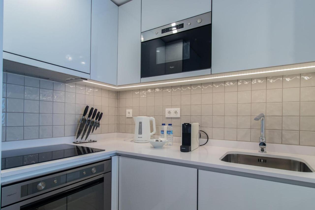 Stunning Apartment W/ Free Parking By Lovelystay Porto Bagian luar foto