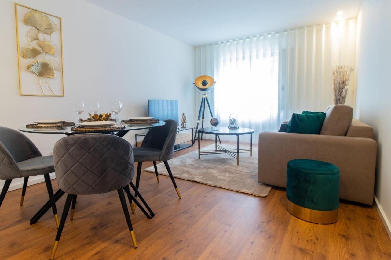 Stunning Apartment W/ Free Parking By Lovelystay Porto Bagian luar foto