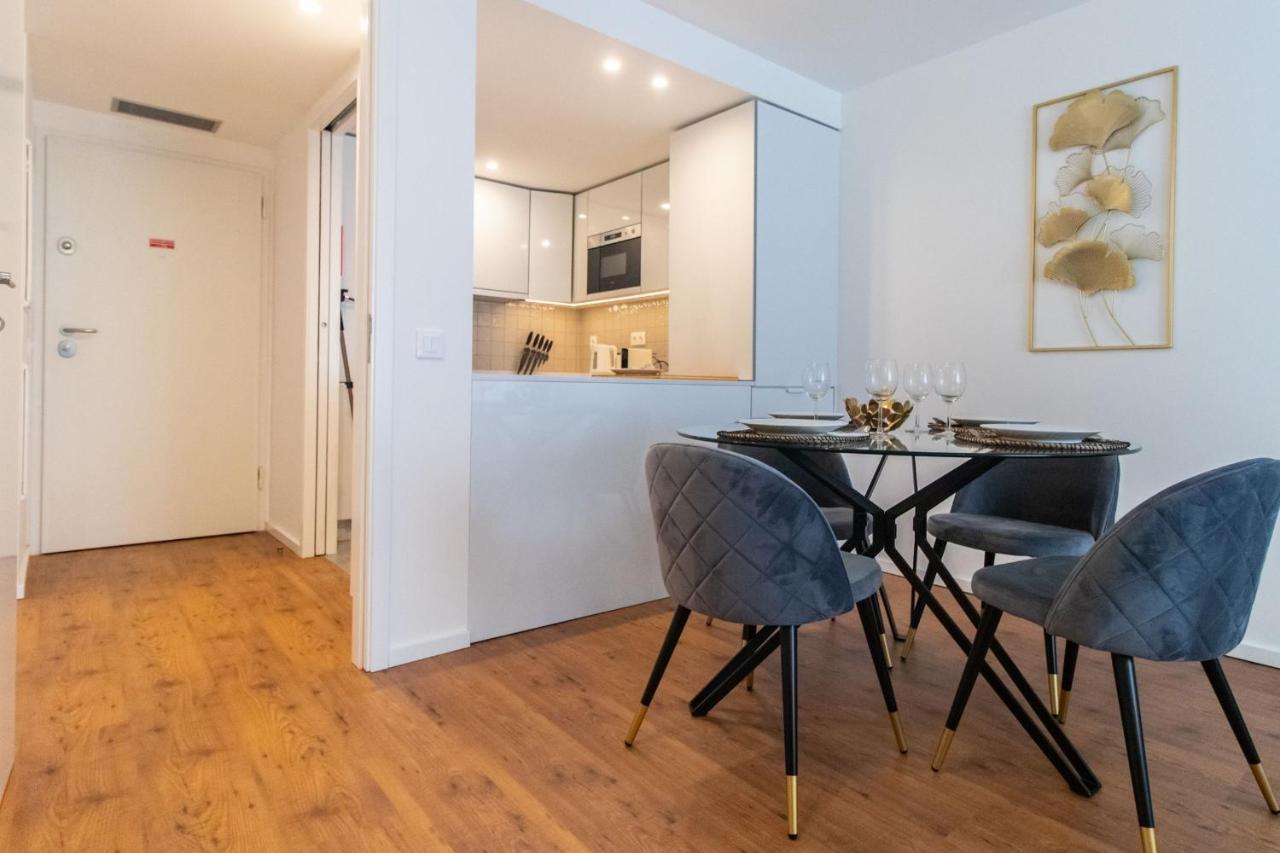 Stunning Apartment W/ Free Parking By Lovelystay Porto Bagian luar foto